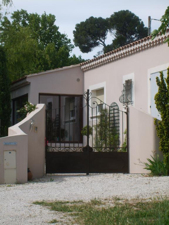 Le Clos Martin Eyragues Exterior foto