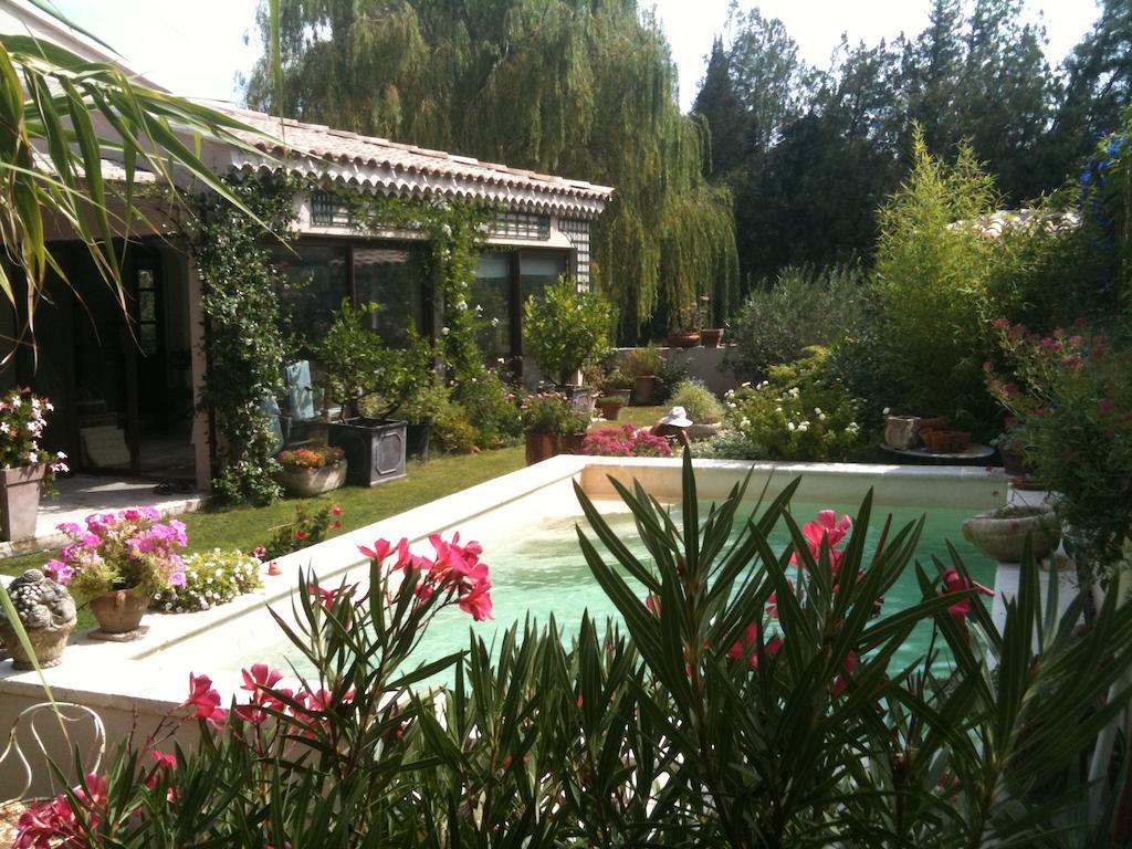 Le Clos Martin Eyragues Exterior foto